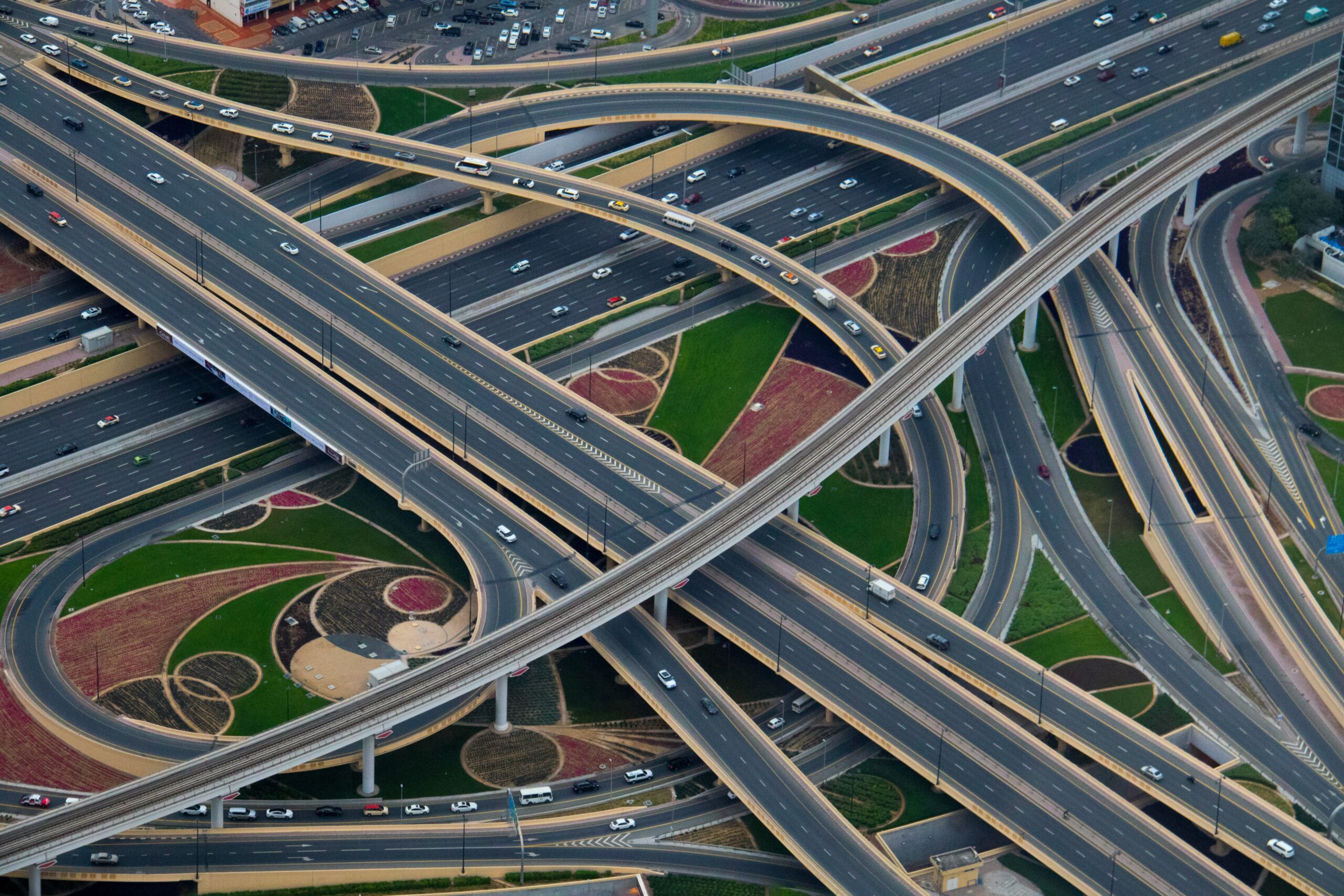 Nowoczesny węzeł autostradowy - zaufany operator logostyczny