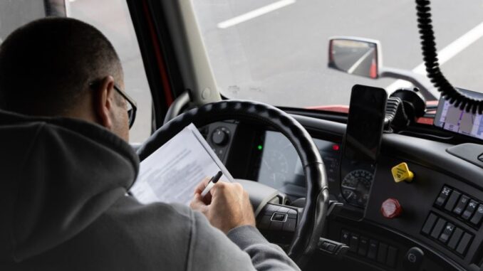 Kontrola ciężarówki przed wyjazdem w trasę