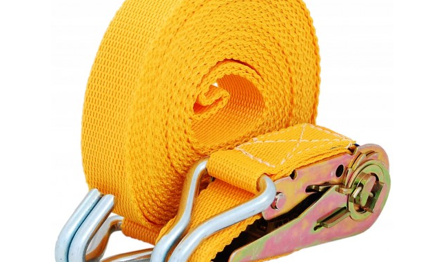 żółty zwinięty pas transportowy